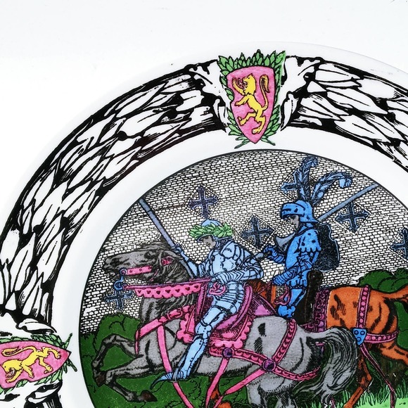 Royal Doulton Knights w/Lion Crest Dinner Plate Series Ware Pink & Blue (su1) - Picture 4 of 7